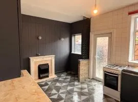 Spacious 3 Bedroom Home Near Oldham Town Centre & Hospital