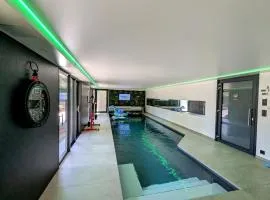 Détente en Famille avec Terrasse et Accès Piscine - FR-1-589-825