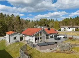 5 star holiday home in Svanesund