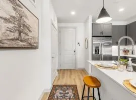 Modern Ground Floor 1BR W Pool Gym MER 9109