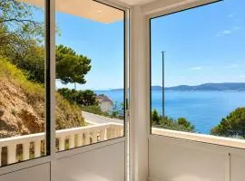 2 Bedroom Stunning Apartment In Mimice