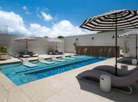 Bali Hotel Adults Only Isla Verde, a Trademark by Wyndham, hotel di San Juan