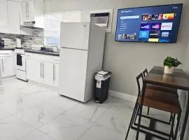 Miami Gardens Cozy 2-Bedroom Private Guesthouse