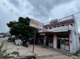 Hotel Lotus, Hotel in Banbāsa