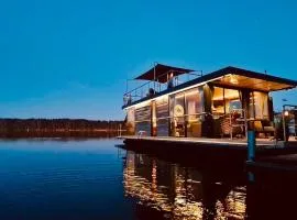 Design Hausboot am See bei Berlin mit Sauna und Kamin