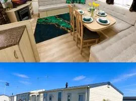 Lyons Robin Hood Caravan in Rhyl-5 min walk to Beach ,FREE Wi-Fi and FREE parking for 4 cars, sleeps up to 8 people-3 bedrooms