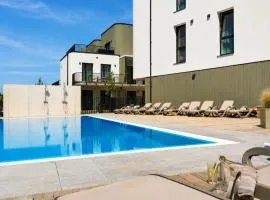 Takas į Jūrą Apartment with Terrace & Pool