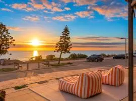 Beachfront 3BR with Sauna & Pool Table - Newly Renovated