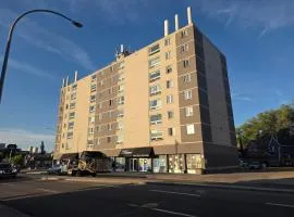 1BR in a 2BR Shared Condo Kensington DT