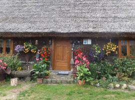 Chata pod strzechą -Bory Tucholskie, hotel cerca de Lago de Koronowo, Świekatowo