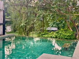 Lombok House Mentigi, хотел в Teluknarat