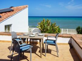 Golden Bay beach house by Lica, Hotel in Estepona