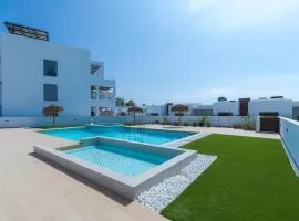 LA Paz - Sunny Pool Retreat - Jacuzzi - Near Beach