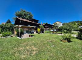 CASA UNO - heimeliges Chalet - Nähe Interlaken, hotel en Spiez