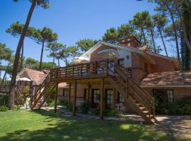 Posada del Bosque By HS, hotel i Cariló