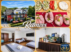 RAMZES USTKA -pokoje z balkonami, parking gratis ,rowery ,dobry dojazd do plazy i centrum, hotel en Ustka