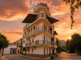 Polly's Home Boutique GuestHouse & Private Suites in Aralias