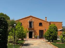 The Pines Hotel, ξενοδοχείο σε Culla