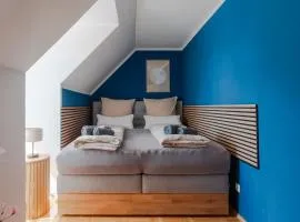 Quiet Courtyard Altstadt Suite - 2BR, Lift & Free Parking by HERO HOMES Graz