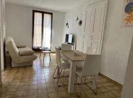 Appartement T2, 4 couchages avec balcon, tout proche de la cure thermale, centre-ville