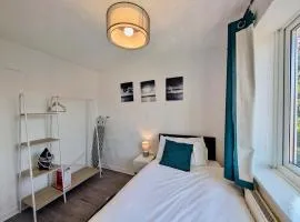 2bed Tilbury house with free parking
