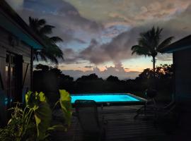 Chalet ,vue mer, piscine, khách sạn ở Saint-Claude