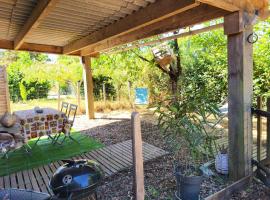 Maisonnette cosy au calme avec jardin clos - Puy dufou، فندق في La Ronde