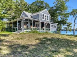 Spacious Waterfront Estate & Cabins W/ Porch, Fireplace, Kayaks & Free WiFi