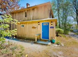 Enchanting dog-friendly ocean view home with kitchen, grill, balcony, TV, & deck