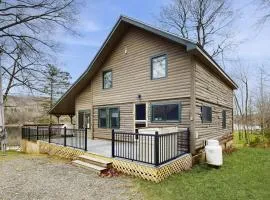 Wonderful Lakefront Gem W/ Free WiFi, Dock, Private Beach, Kayaks, Canoe & More