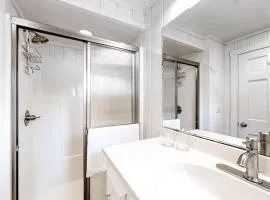 Oceanfront Cottage & Studio on Mill Cove w/ Water Views, Deck - Walk Downtown