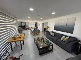 Alojamiento entero en moderna casa en condominio