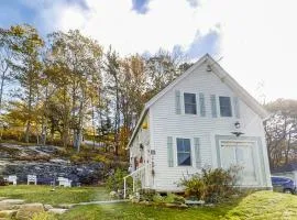 Iconic downtown retreat with firepit & fireplace- walk to Harbor Footbridge