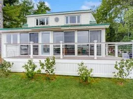 Charming Oceanfront Home with Stunning Water Views and Wifi