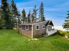 Dog-friendly oceanfront cottage with views