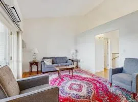 Convenient Dog-Friendly Townhouse w/Bay Views, Fast WiFi, A/C, Gas Grill, & More