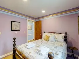 Colorful duplex home with a large yard, deck, WiFi, & ideal Midcoast location