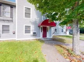 Townhome w/ Bonus Loft, High-Speed WiFi, Partial AC & Full Kitchen