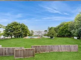 Dog-Friendly Townhouse w/Bay Views, Fast WiFi, and Partial A/C