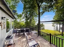 Oceanfront snowbird-friendly home on the beach with washer/dryer & fireplace