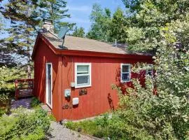 Secluded Sunset Point mountain top cabin, wifi, Dish TV, firepit