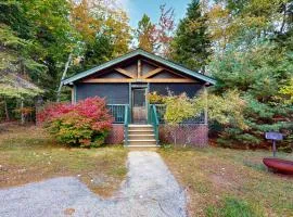 Dog-friendly cabin with wooded views, fireplace, AC near outdoor recreation