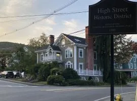 Historic Condo in Downtown Camden, steps to Harbor