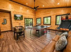 Private Luxury Cabin - Hot Tub - Fire Pit - Game Room