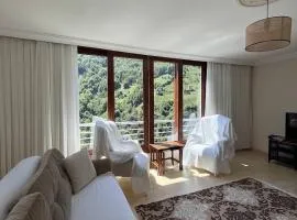 Komilo Homes, Çamlıhemşin