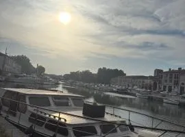 Logement péniche centre de Beaucaire