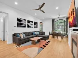 Fabulous King 2BR-2BA-Garage Legacy Villa near Pool