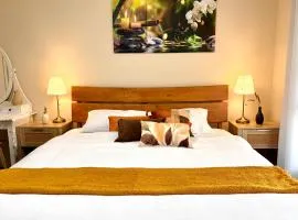 Beach&Winery Retreat with Lux King, 2 queen beds, 5bedroom 2bath, sleeps 12 plus sofa bed, Neflix