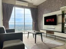 Lake Garden View 3BR Condo High Floor with Swimming Pool Free WiFi and Netflix Near Taiping Zoo