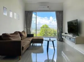 Taiping City Pool View Condo near Lake Garden Zoo & Free NetFlix WiFi
